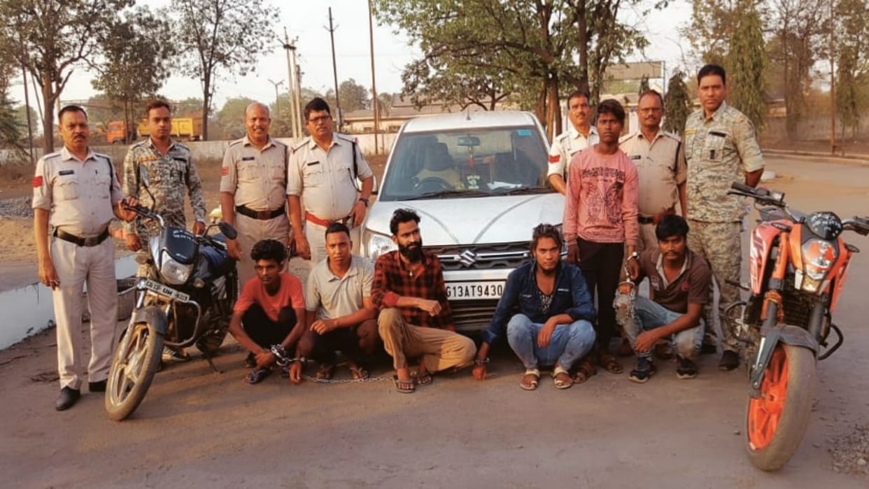 three miscreants including minor arrested for robbing a farmer in raigarh