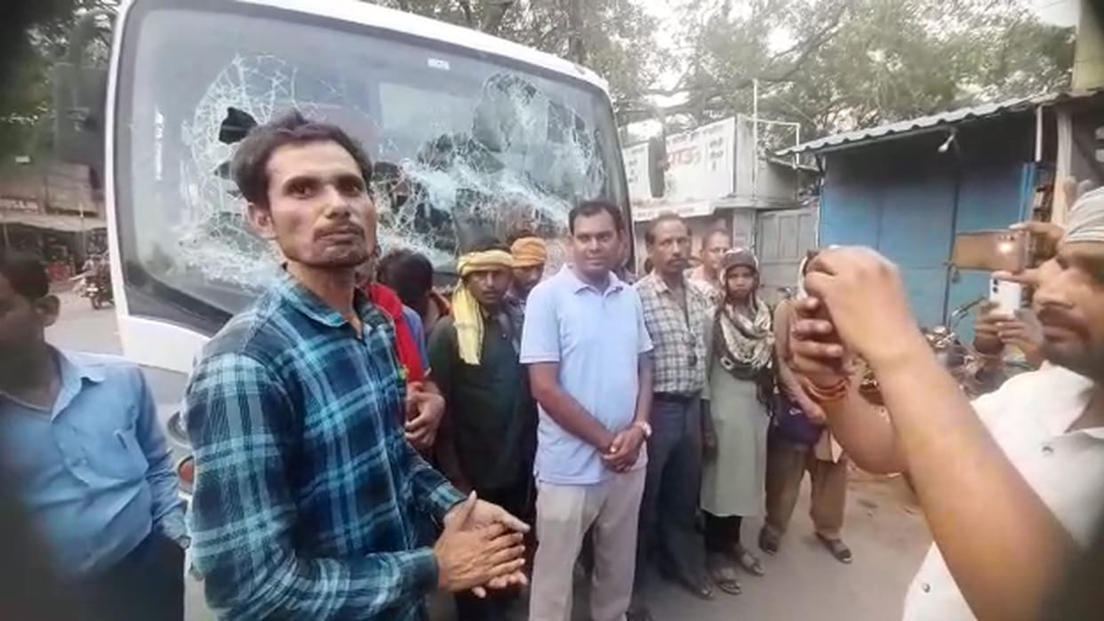 auto drivers vandalized city bus and beat the driver In Korba