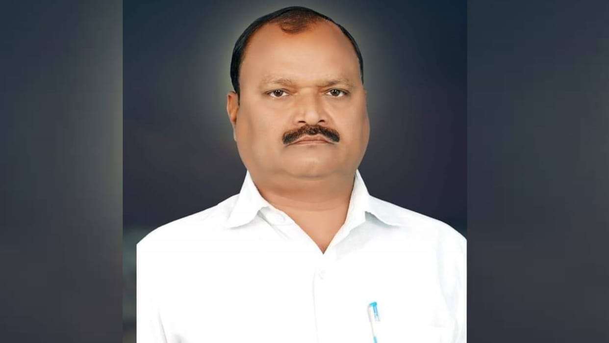 Former pradhan of Sohawal shoots himself in Ayodhya.