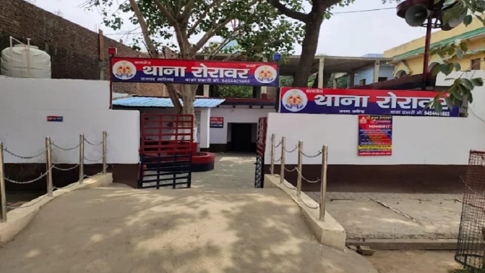 80 thousand rupees and mobile stolen by cutting the wall of liquor shop