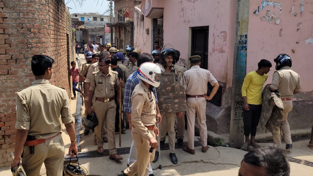 Controversy over installation of statue of Ambedkar in Bhayla village of Saharanpur, tension between two sides