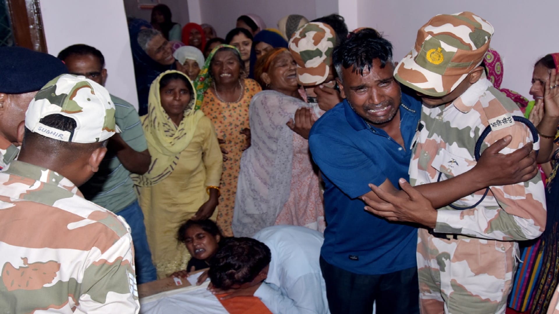 The dead body of ITBP sub inspector Rajkumar was cremated in a sad atmosphere and see photos