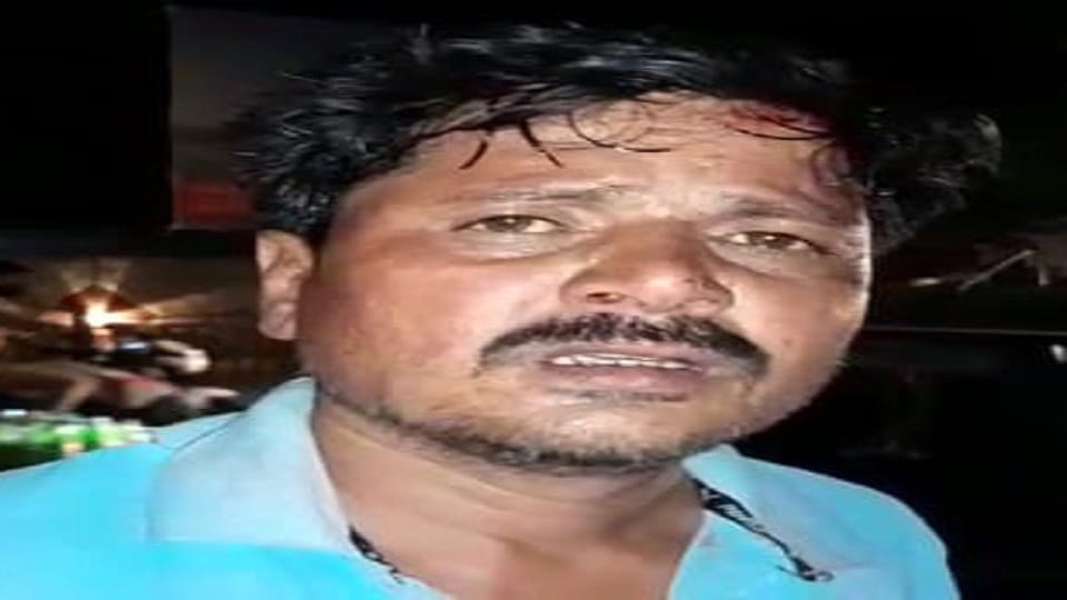 Car riders abducted the young man in front of the deewani