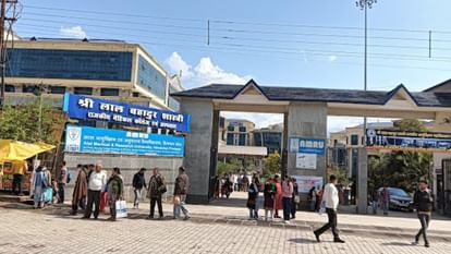 Mandi: नेरचौक मेडिकल कॉलेज में रैगिंग, दो छात्राओं समेत छह वरिष्ठ प्रशिक्षु निष्कासित, 25-25 हजार जुर्माना Ragging case in Nerchowk Medical College, six senior students expelled for three months, fined Rs 25,000 each