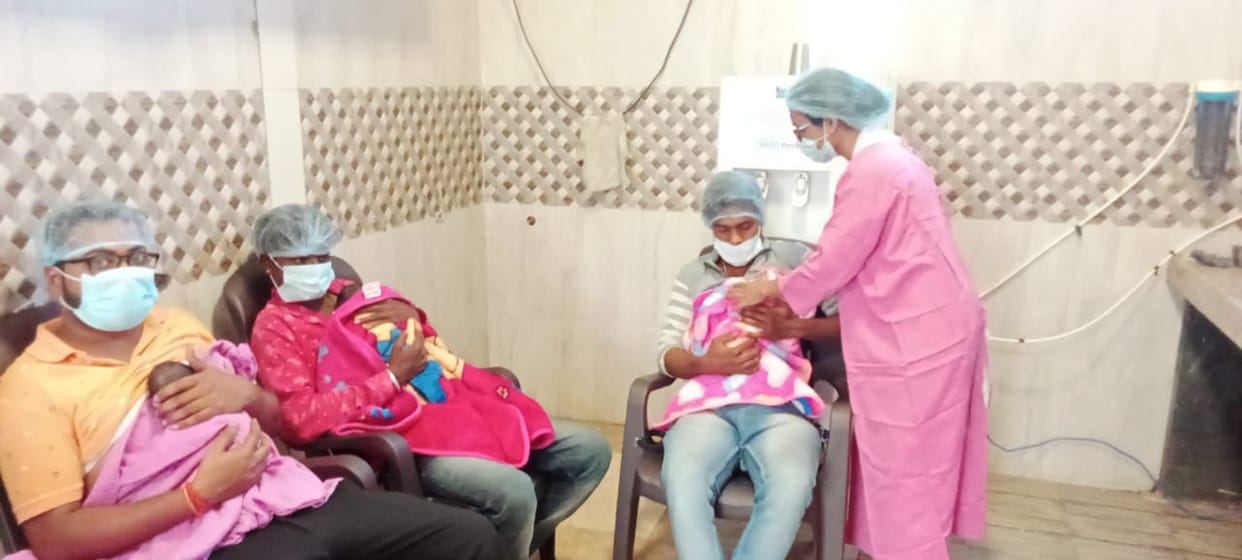 Unique experiment in Damoh district hospital, father taking care of newborn by becoming kangaroo mother