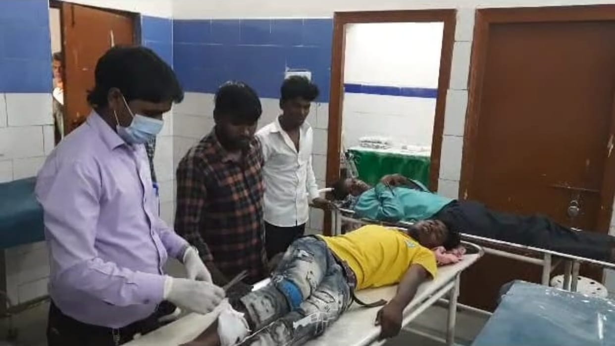Tractor overturned in Aurangabad when the driver dozed off, a dozen injured, two in critical condition