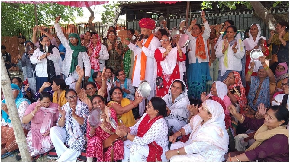 Women health workers protested by banging plates in Bharatpur