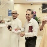 नोट बदलवाते लोग