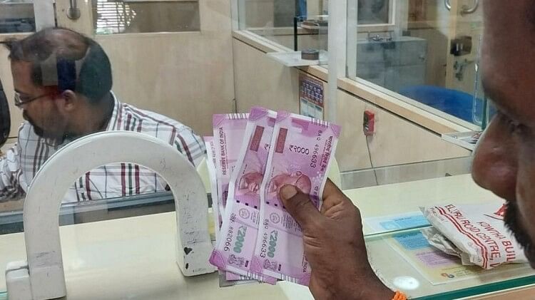 Today last day to exchange RS 2000 Notes in banks facility of exchange in 19 regional offices