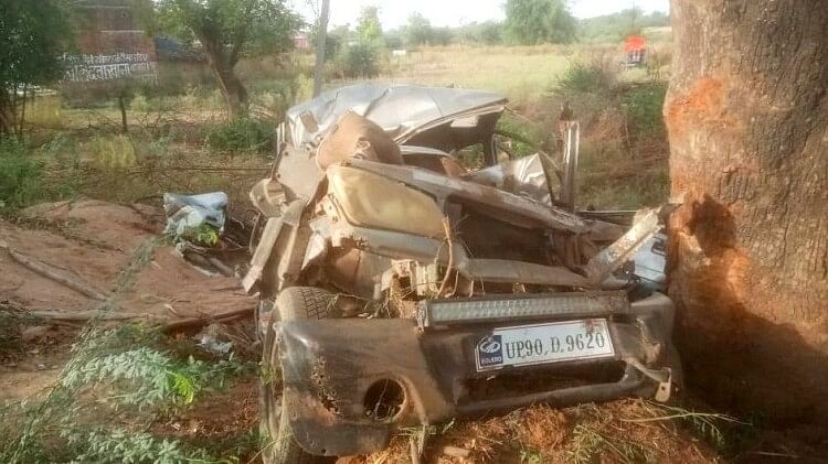 Speed became death in Banda accident, Bolero flew away, bodies of two including driver were cut out