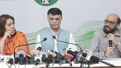 MP News: कांग्रेस नेता पवन खेड़ा बोले- 2023 का चुनाव मुद्दों पर लड़ा जाएगा चेहरे पर नहीं MP News: Congress leader Pawan Kheda said – 2023 election will be fought on issues and not on face