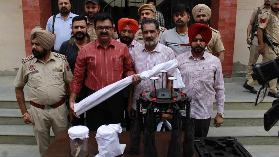 Arms and Heroin smuggler arrested in Amritsar of Punjab