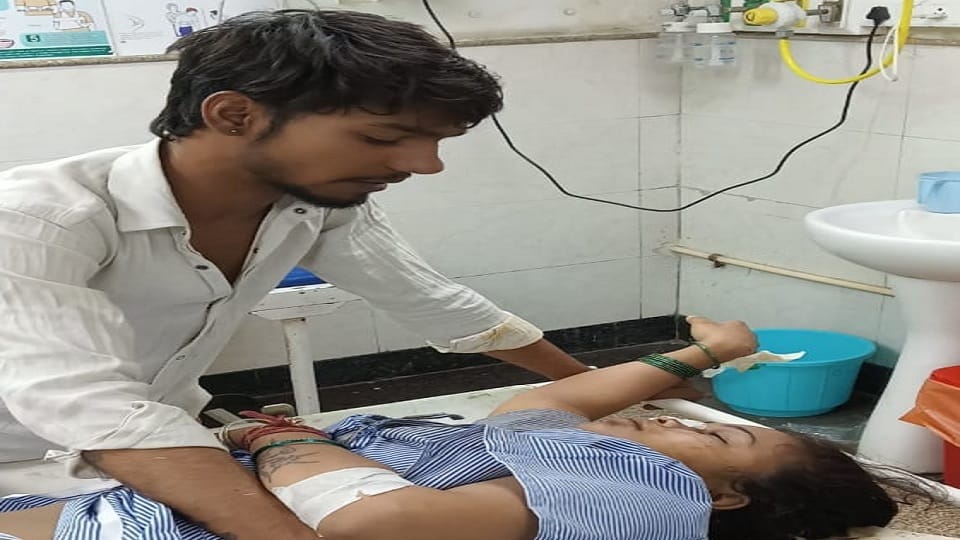 Wife does not like husband coming late from job in Panipat, ate poisonous substance, case of village Siwah