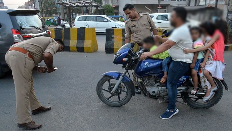 Police Issued Five Thousand Challans For Violation Of Traffic Rules In Two Days Amar Ujala