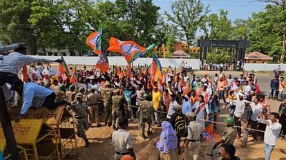 chhattisgarh BJYM protest on demand of unemployment allowance and jobs in bijapur