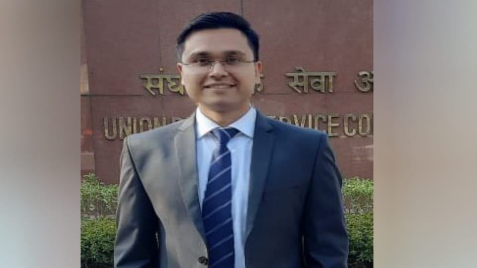 Deputy Jailor Mohit Kumar has passed UPSC exam posted at District Jail in Mainpuri