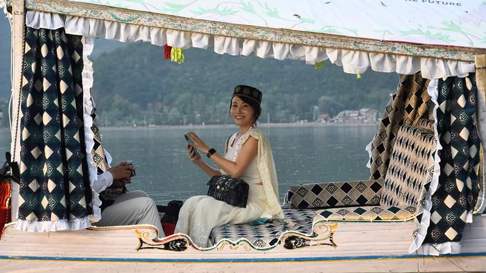 G20 Meet in Kashmir: Dancing hosts, gleeful guests ride in Shikara  Discussed film tourism in Srinagar