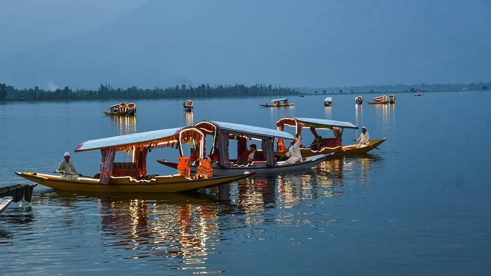 G20 Meet in Kashmir: Dancing hosts, gleeful guests ride in Shikara  Discussed film tourism in Srinagar