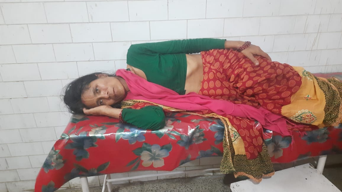 Bijnor: Innova car fell uncontrolled into a roadside pit, seven passengers injured