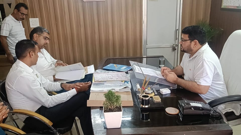 CM Flying raid city council office of Fatehabad, team engaged in record investigation