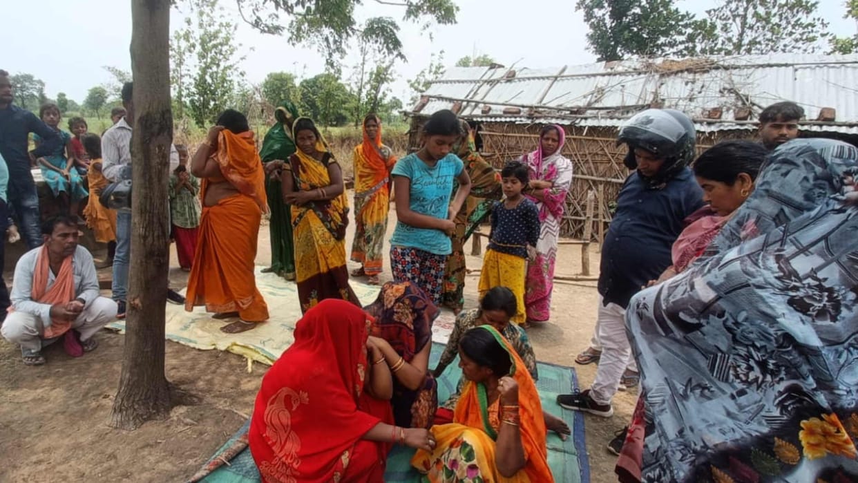 many died and injured after light fall in kushinagar during rain