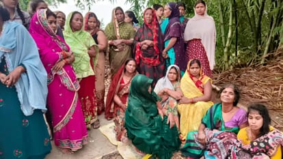 many died and injured after light fall in kushinagar during rain