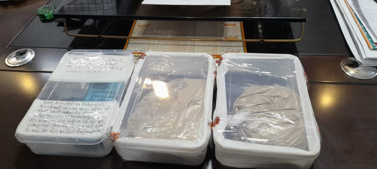 Sonebhadra Crime: Smugglers were carrying heroin worth 81 lakhs in a bag from Lucknow, Sonbhadra police caught