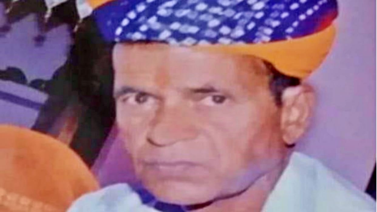 Mental victim commits suicide by hanging from tree in Nagaur Khinvsar