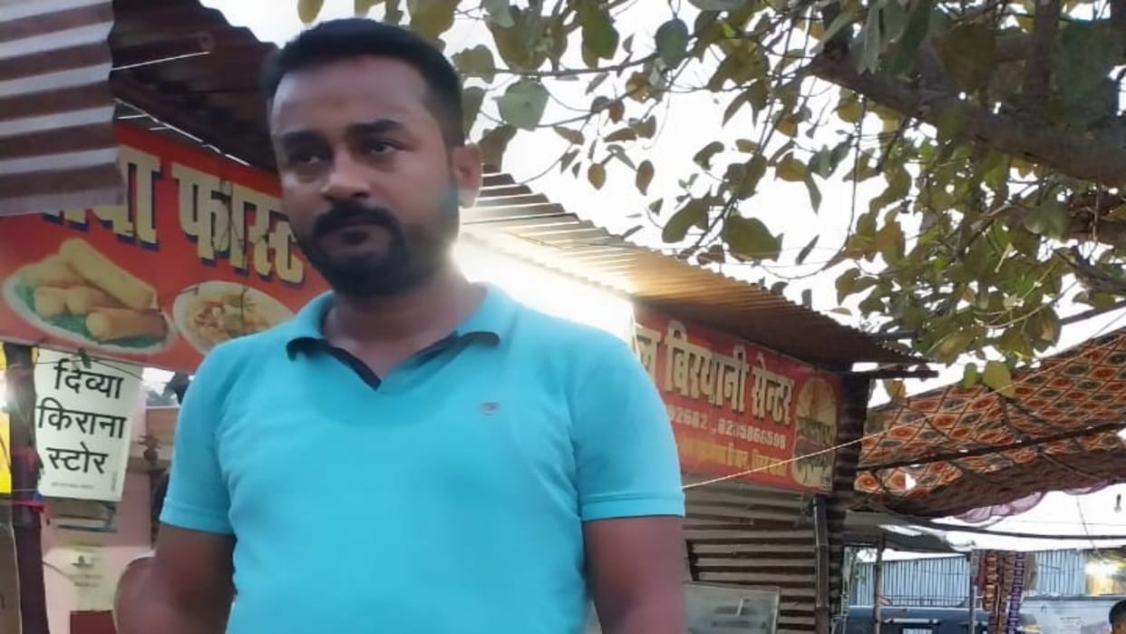 Nagar police arrested Jimmy Miyan, accused in the Siwan triple murder case, from his house