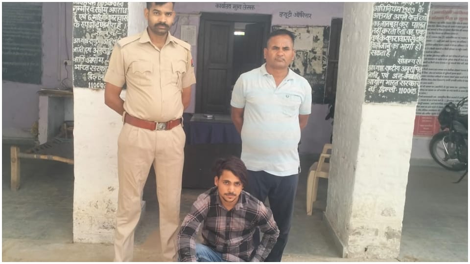 Dholpur Police arrested a young man for following Lucca dacoit on social media