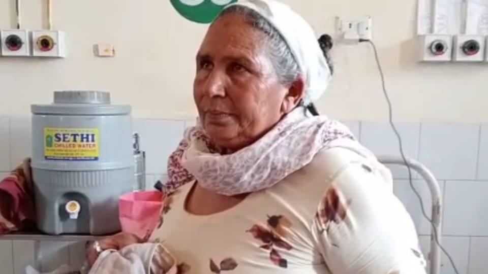 Old woman attacked by her daughter-in-law and granddaughters in Ajitwal of Moga