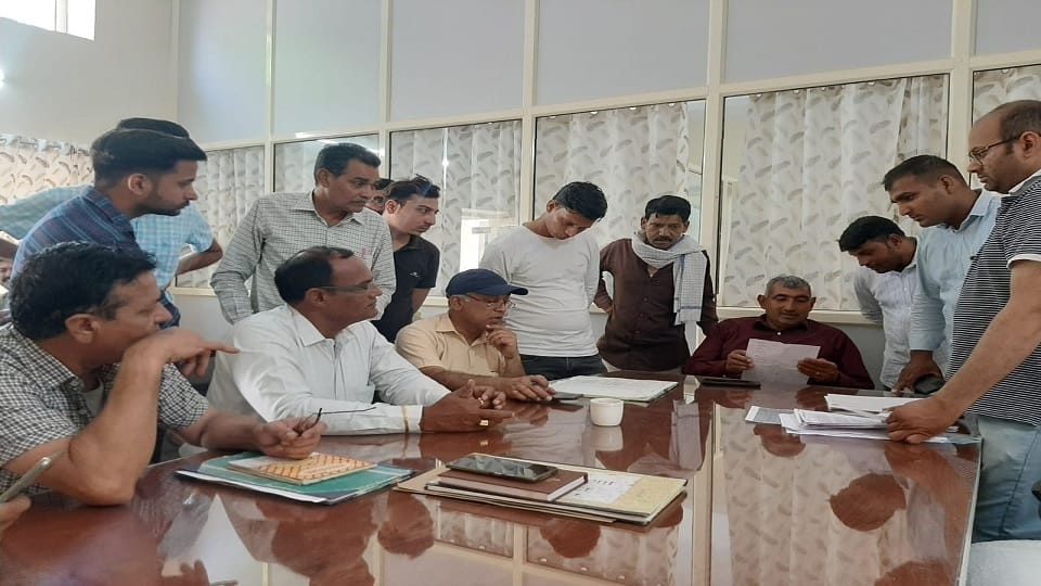 CM Flying raid in Sirsa Municipal Council, eight employees found absent, seven arrived half an hour late