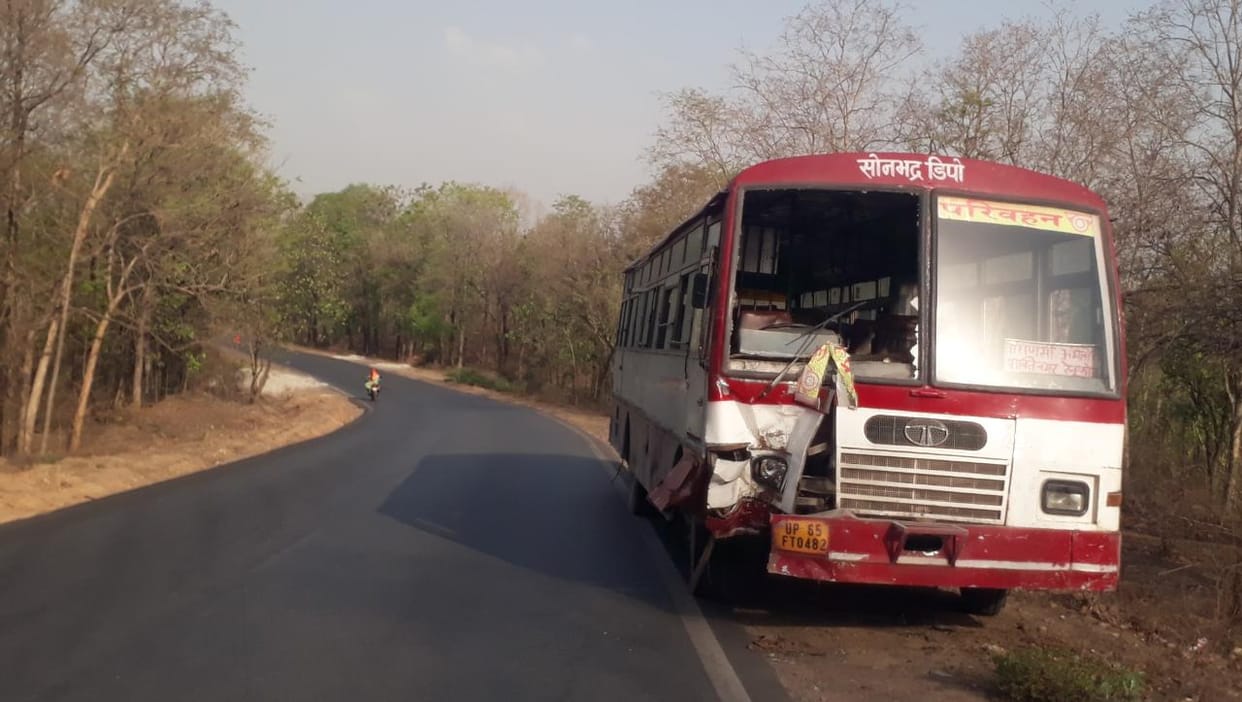 Sonebhadra Accident: Roadways bus collided with a tree, seven passengers including two real sisters injured
