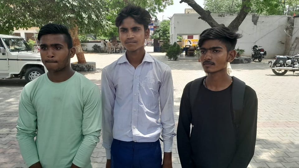 Three students were taken hostage when the bicycle his the villagers in Budaun
