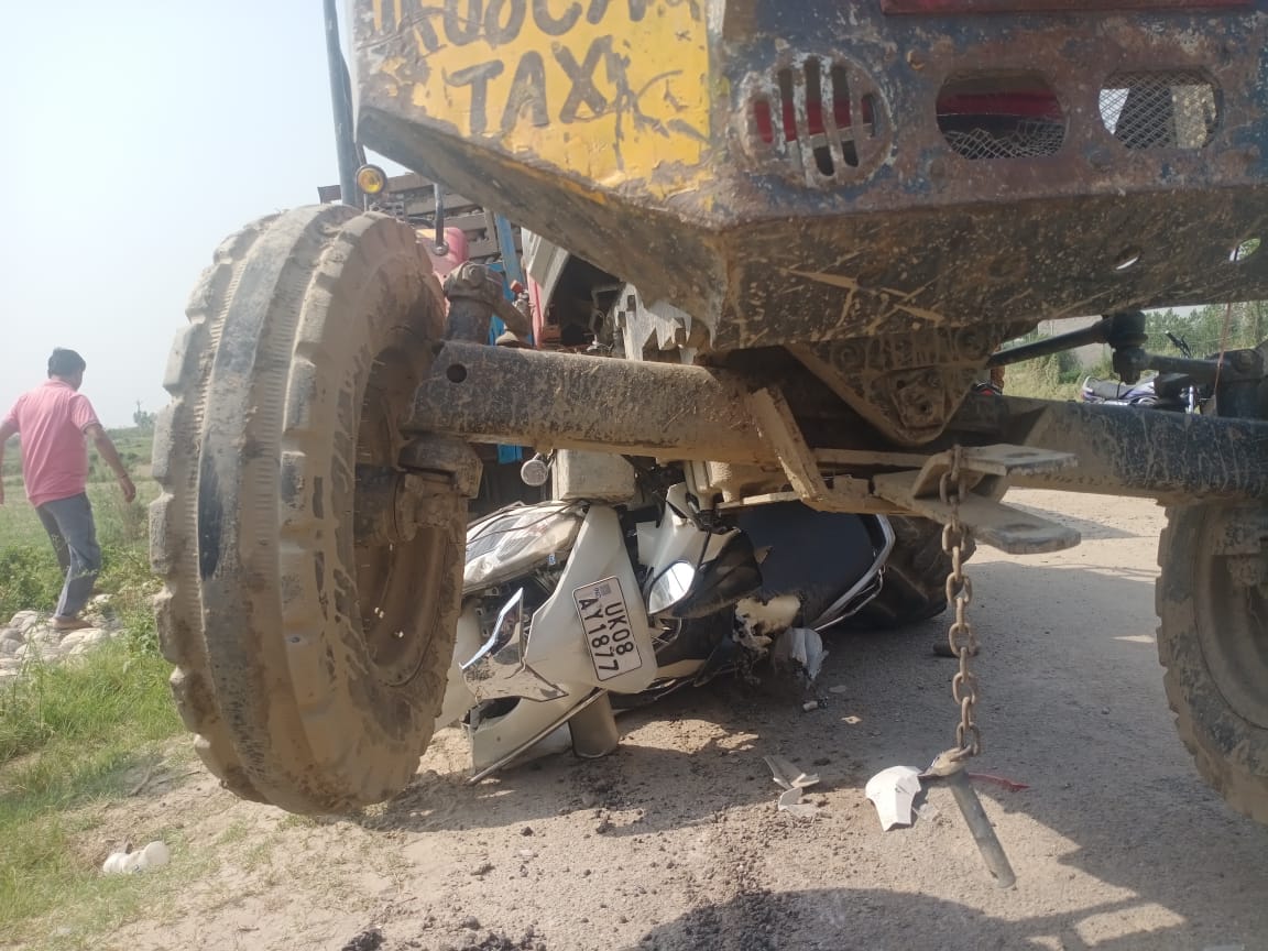 Roorkee Accident News Scooty collided with a tractor trolley full of mining  school operator and child Died