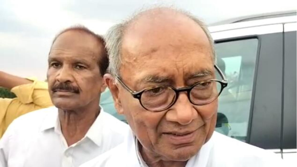 Congress leader Digvijay Singh reaches varanasi  for relative funeral