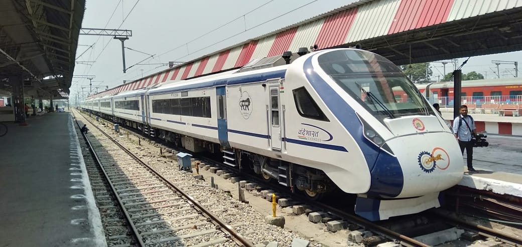Delhi RPF has started investigation into stone pelting on Vande Bharat Express train in Agra
