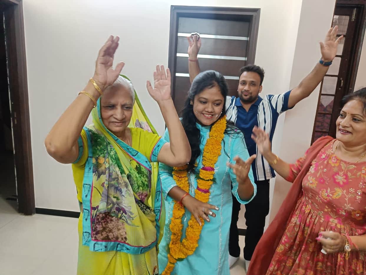 UPSC Result: Rochika, daughter of Ujjain's powerloom operator, got success in third attempt through hard study