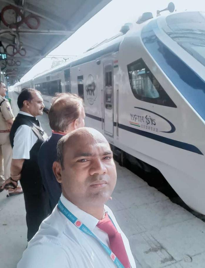 People gathered to see Vande Bharat, will not stop at Ghaziabad and Muzaffarnagar stations