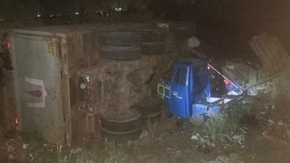 Dewas Road Accident: इंदौर के पास देवास बाइपास पर भीषण सड़क हादसा, चार लोगों की मौत Dewas Road Accident Horrific road accident on Dewas bypass near Indore Four people died