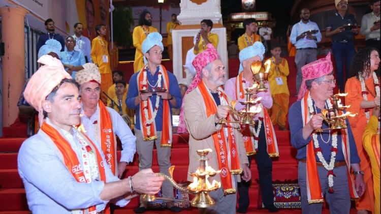 G20 Summit Uttarakhand Foreign Delegates doing ganga aarti in parmarth niketan photos