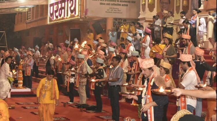 G20 Summit Uttarakhand Foreign Delegates doing ganga aarti in parmarth niketan photos