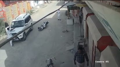 Shahjahanpur: फिल्मी अंदाज में लहराए असलहे, वीडियो वायरल होने पर हरकत में आई पुलिस guns were waved in film style In Shahjahanpur