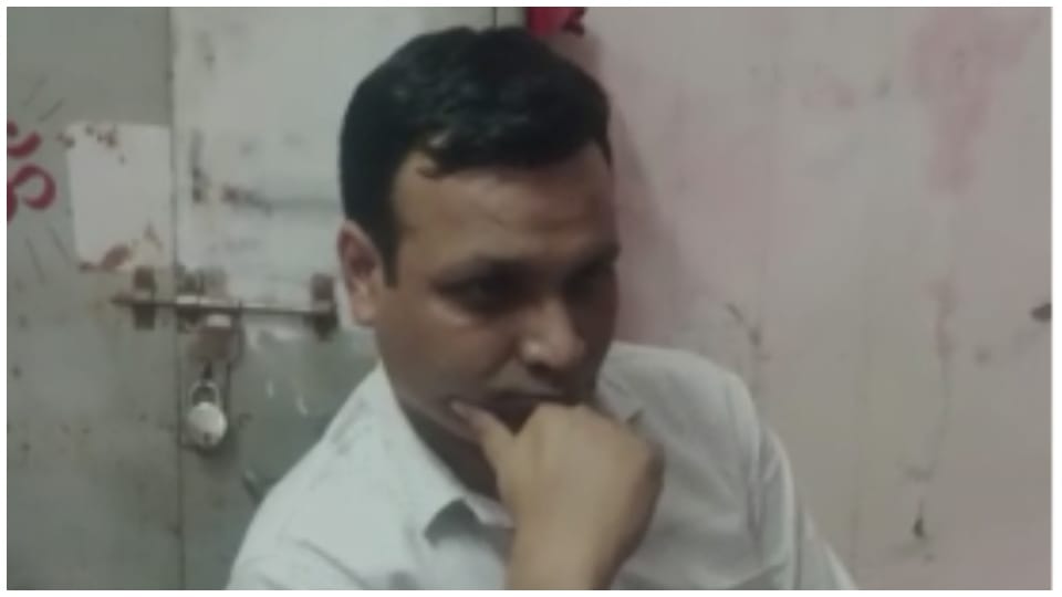 ACB caught ADEEO of Education Department taking bribe of 8 thousand in Bharatpur