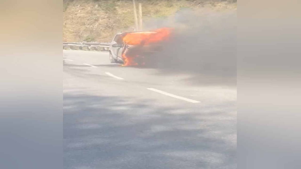 Fire broke out in a moving car, the driver saved his life like this