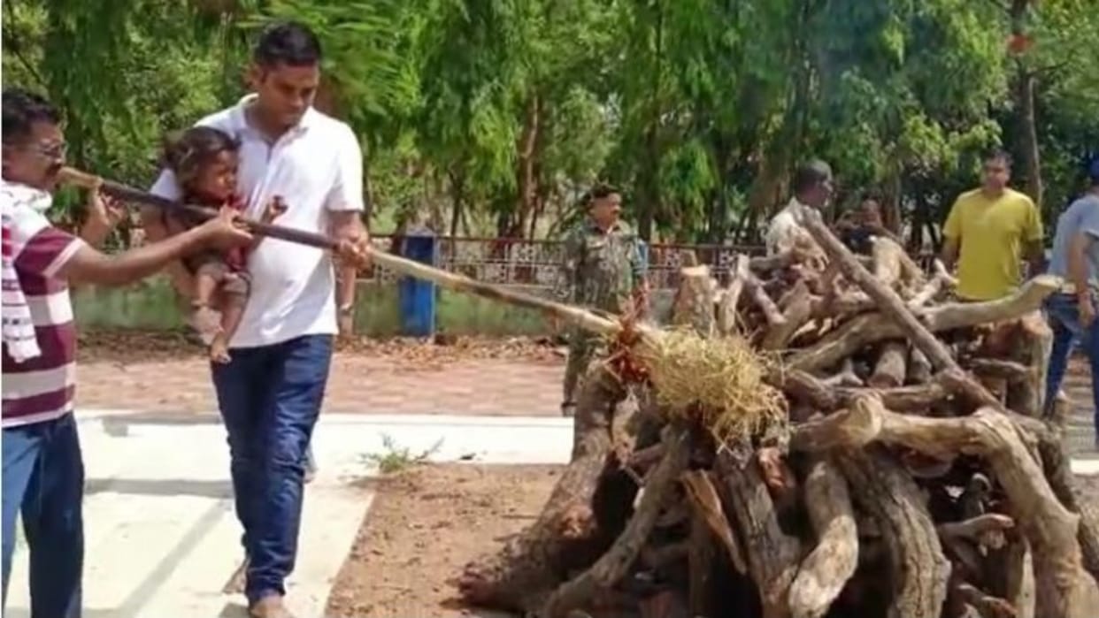 Police performed last rites on young man death who married intercaste in manendragarh