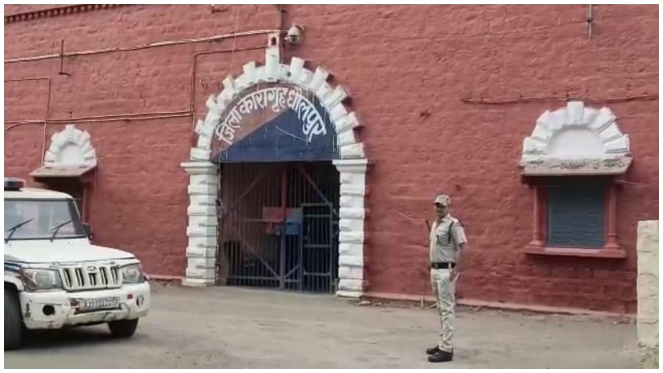 Gang war in Dholpur jail 3 operatives of Mukesh Thakur gang attacked prisoner