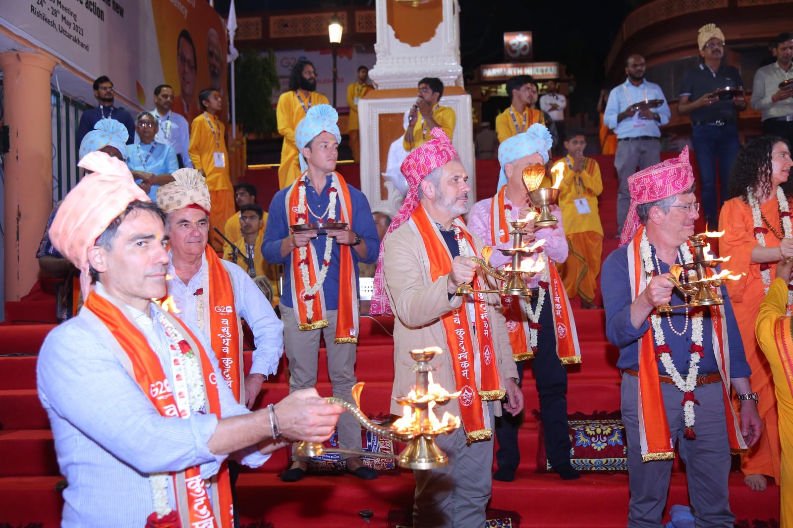 G20 Summit Uttarakhand Foreign Delegates doing ganga aarti in parmarth niketan photos