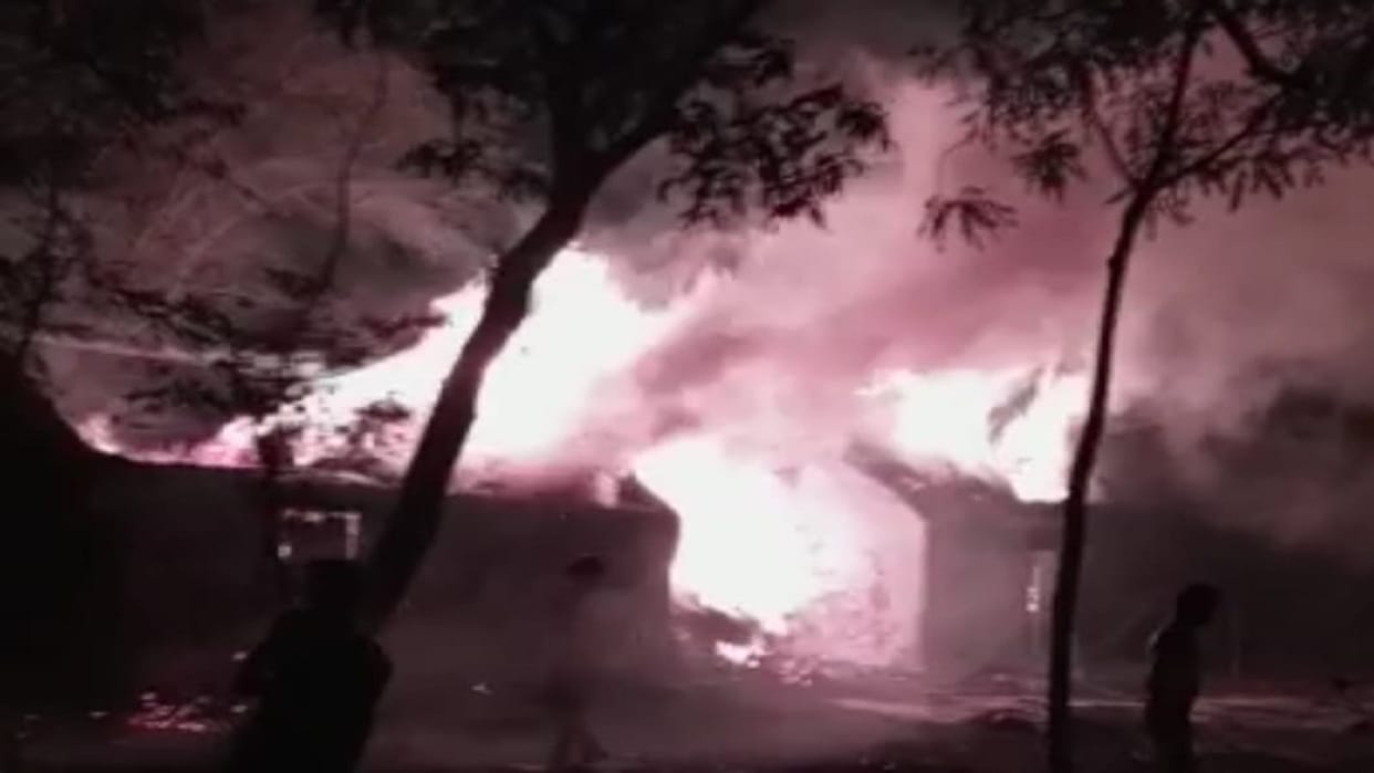 Anarchists set fire to a residential hut, burning all household items to ashes
