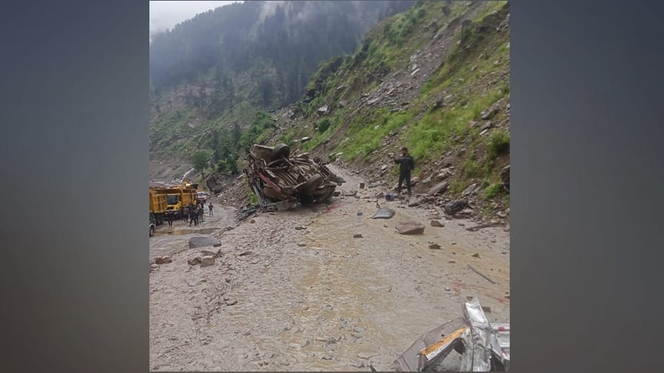 accident in Kishtwar of Jammu and Kashmir people died and several people were injured